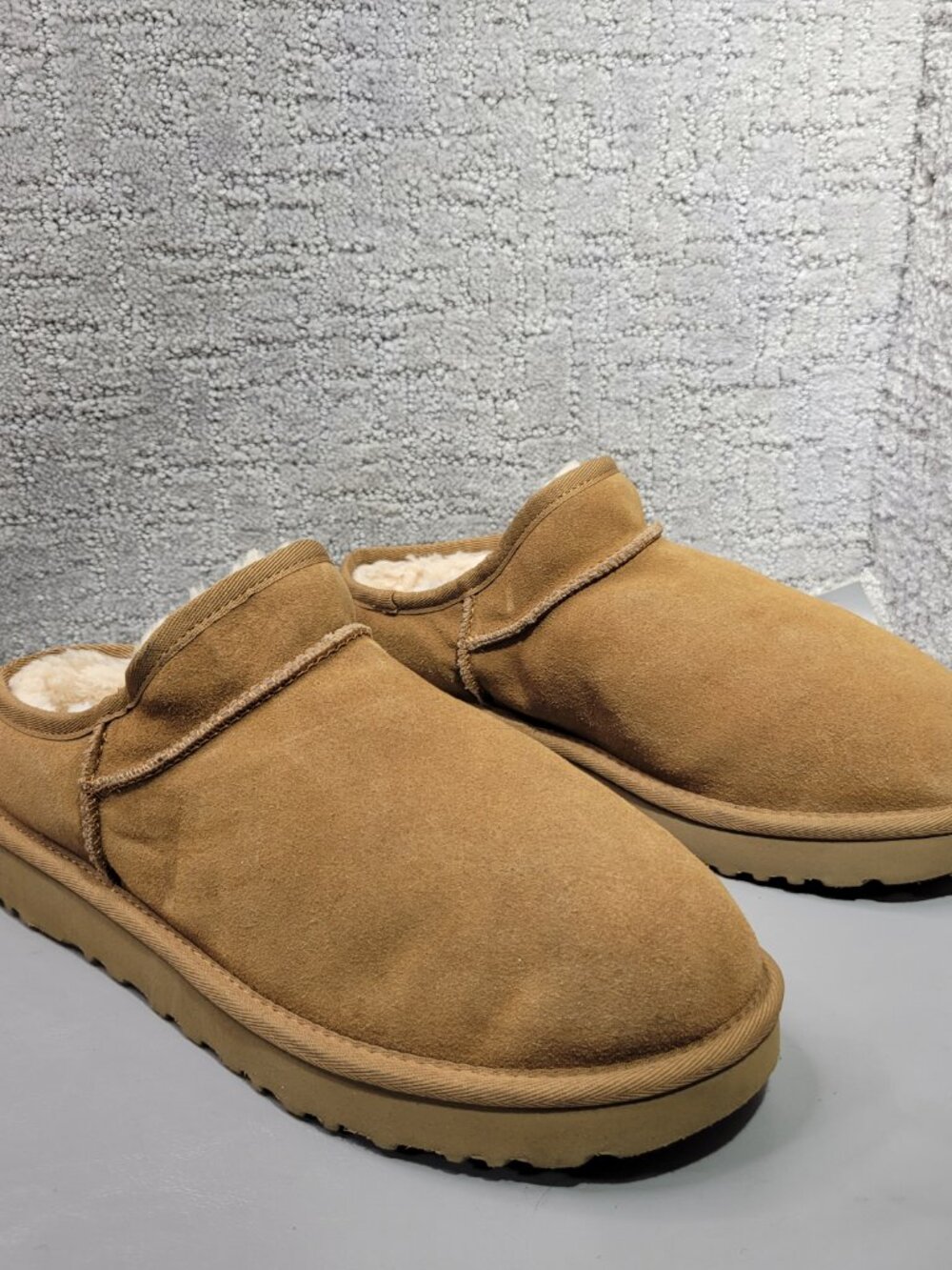 UGG Australian Classic Women's Size US 9 Chestnut Suede Slippers 1108193 - Picture 8 of 13